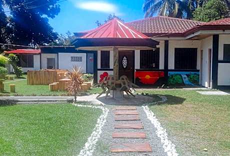 RedDoorz @ Golden Travellers Inn Antique