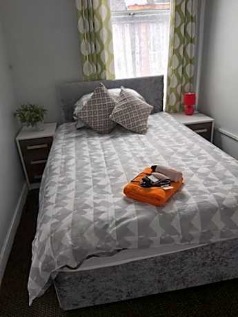 Standard Double Room with Shared Bathroom