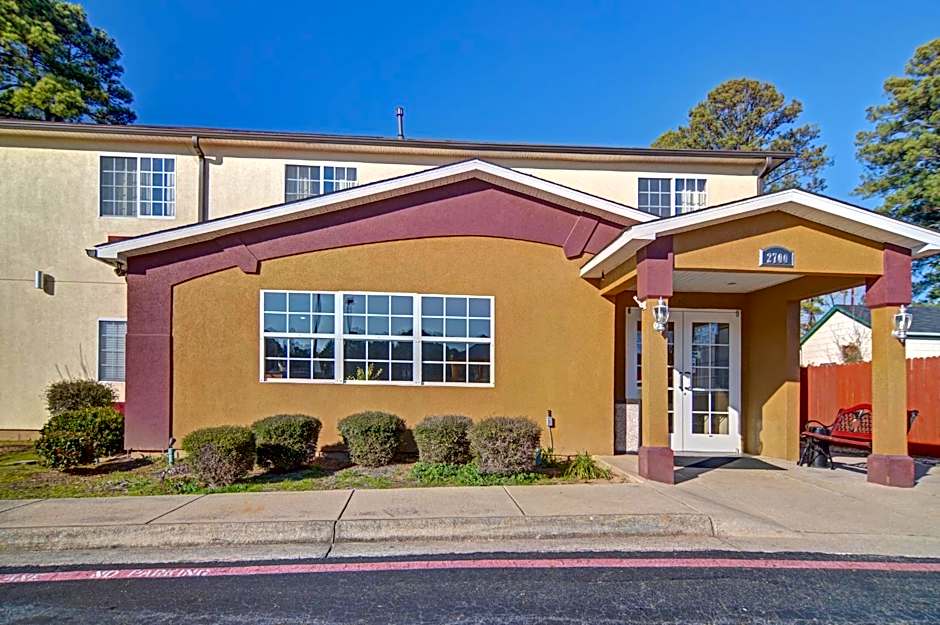 HomeTown Inn & Suites