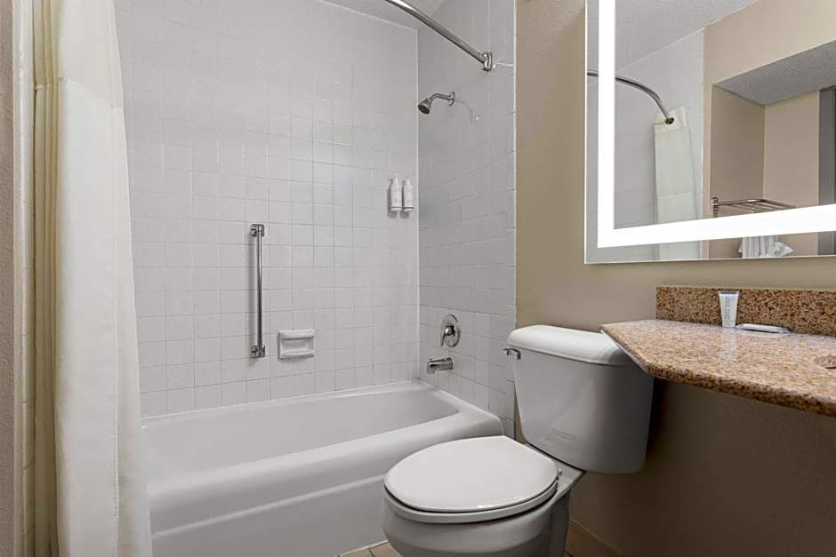 Days Inn and Suites by Wyndham Hammond, IN