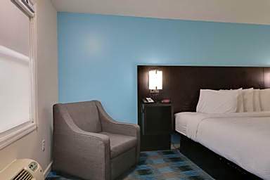 Travelodge by Wyndham Calhoun South I-75