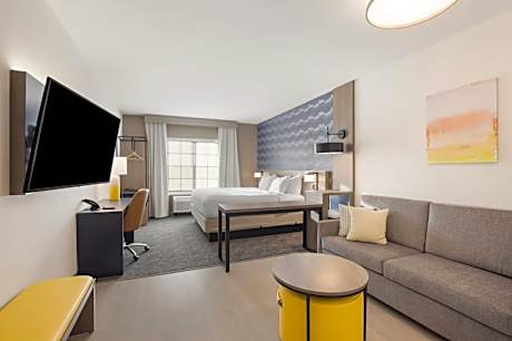 King Suite with Sofabed - Non Smoking/No Pets Allowed