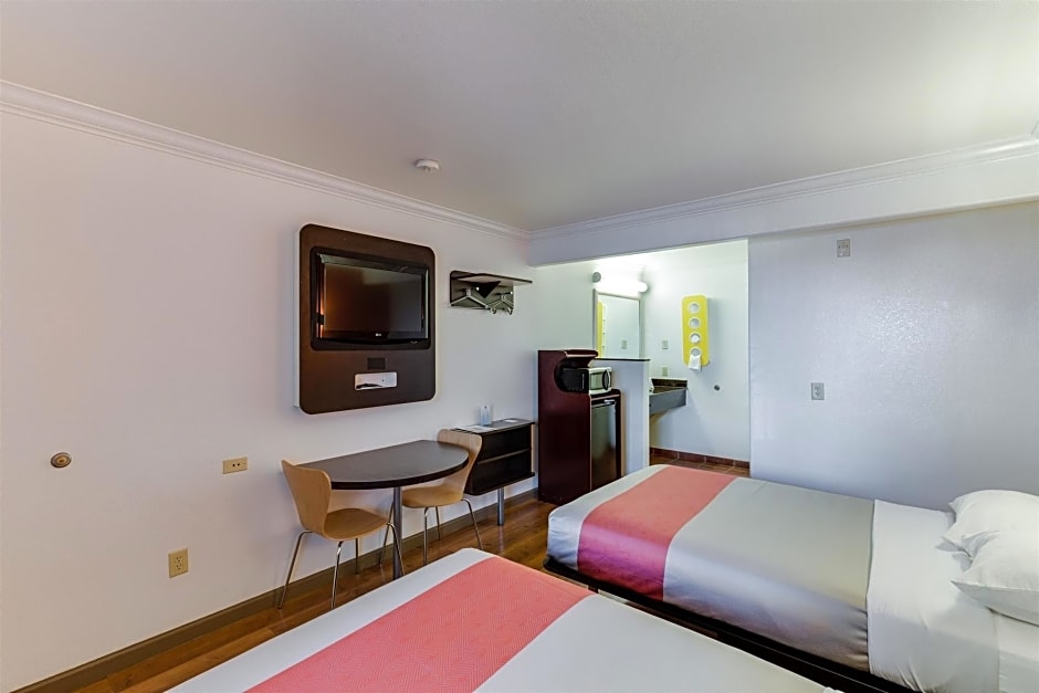 Motel 6 San Jose, CA - Convention Center San Jose | Bookonline.com