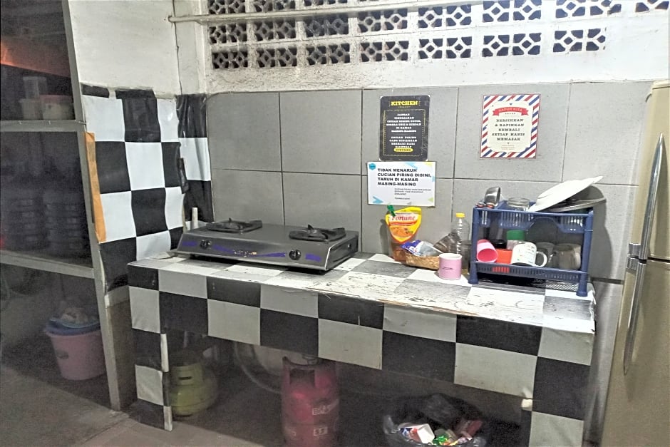 Hannah House - Female Room Only by ZUZU