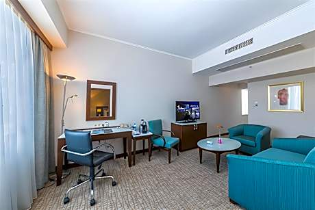 Junior Suite with City View