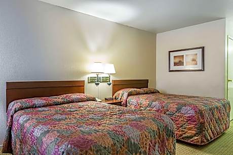 2 Double Beds, Nonsmoking, Upgrade