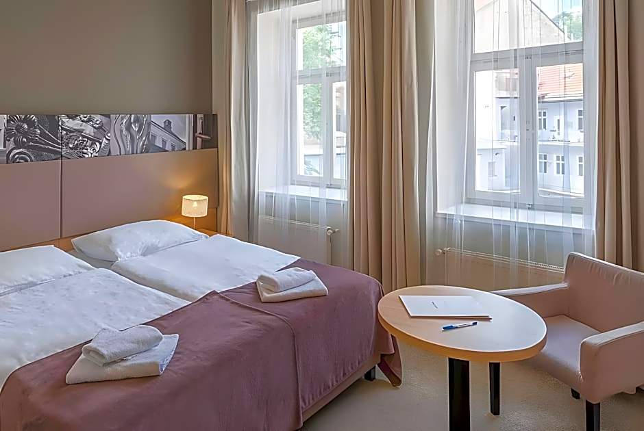 Three Crowns Hotel