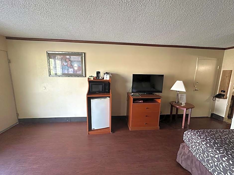 Hotel Red Rose by Townhouse Covington I-64