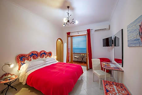 One-Bedroom Apartment with Sea View - Red