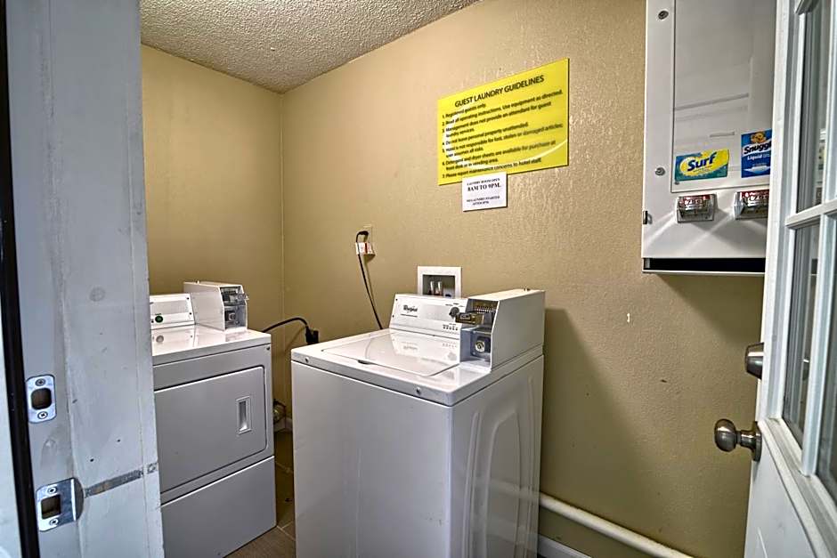 Super 8 by Wyndham Bangor