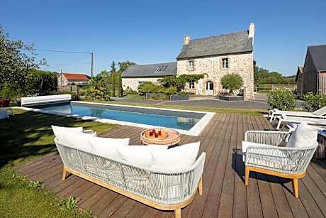 Manoir de la Nogrie - Chambre de charme avec accès privatif - Piscine chauffée sur domaine 5 étoiles à la campagne