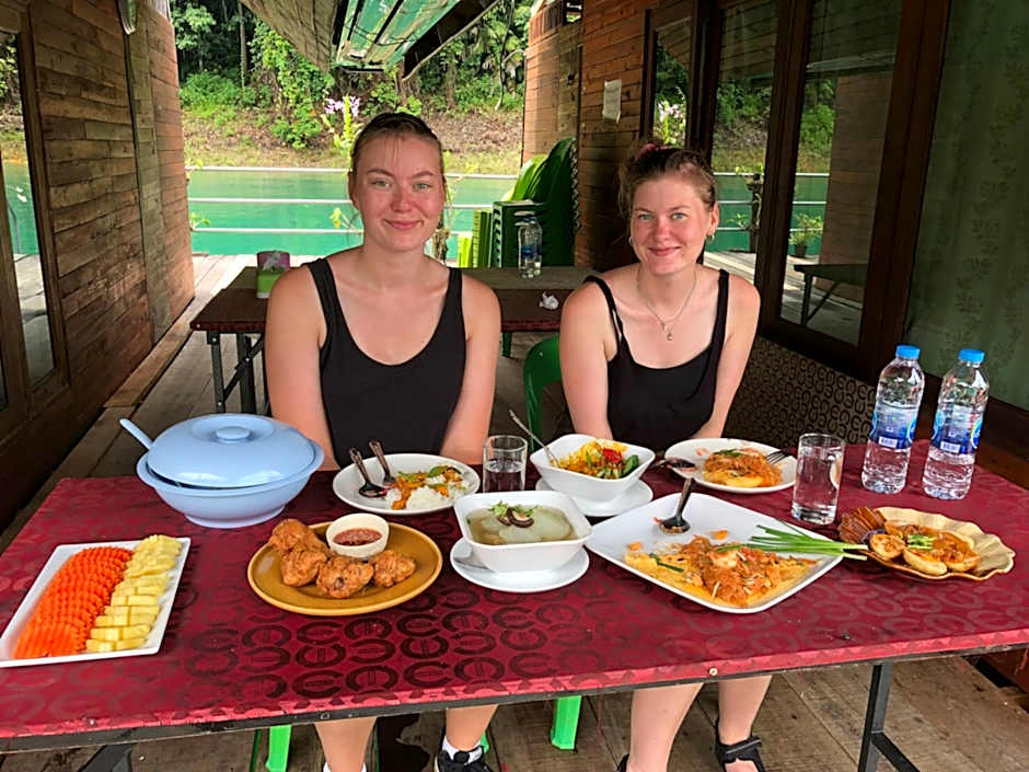 Khaosok Lake House @ Ratchaprapa Dam