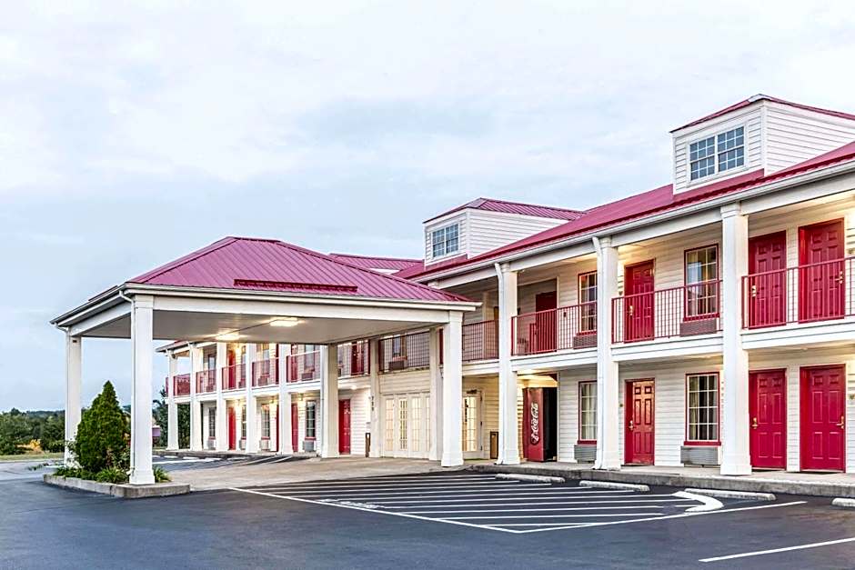 Super 8 by Wyndham Clinton