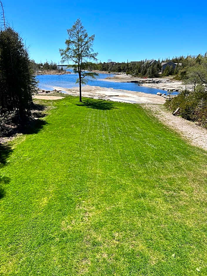 Luxury Lakefront Escape w Games Room