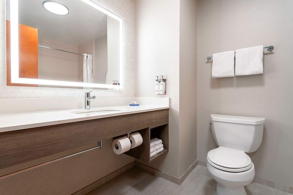 Holiday Inn Express Hotel And Suites Columbus Edinburgh By IHG