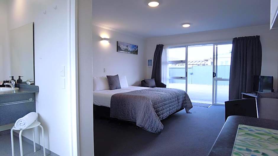 554 Moana Court Motel