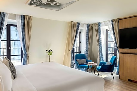 Suite, 1 King Bed, Corner