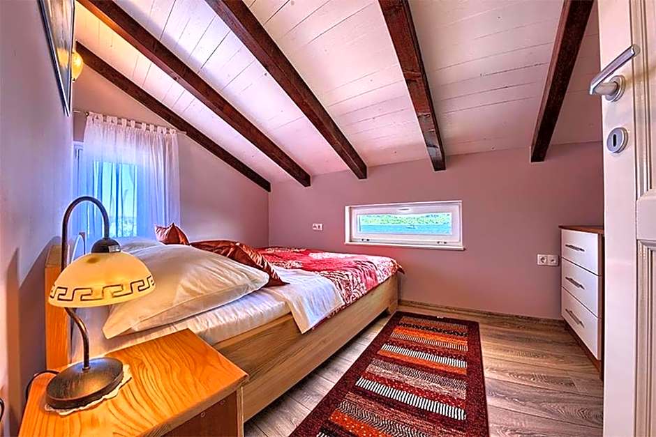 Luxury Beachfront Villa Dalmatino Trogir with private pool right at the beach in Okrug Gornji - Ciovo