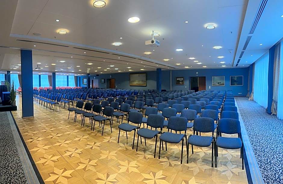 VILNIUS PARK PLAZA HOTEL, Restaurant & Terrace, Panorama Bar, Conference & Banquet Center