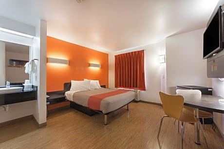 1 Queen Bed | Non-Smoking
