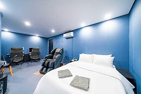 Seven Hotel