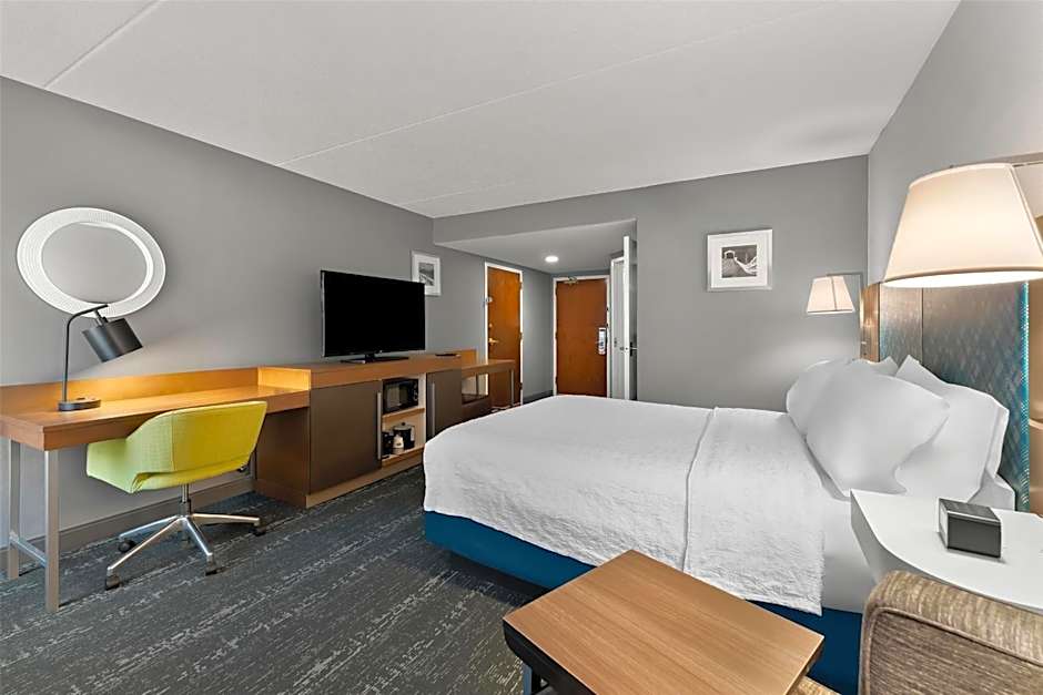 Hampton Inn By Hilton & Suites Newtown
