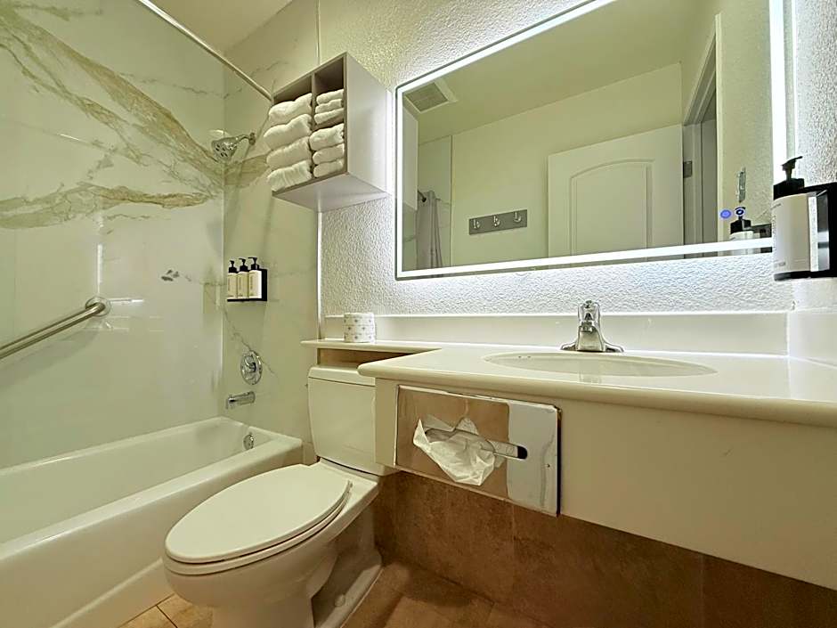 Anaheim Islander Inn And Suites