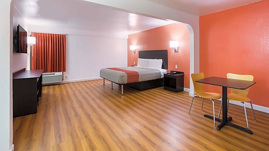 Photo 1 of 7 of 1 King Bed Suite, Nonsmoking