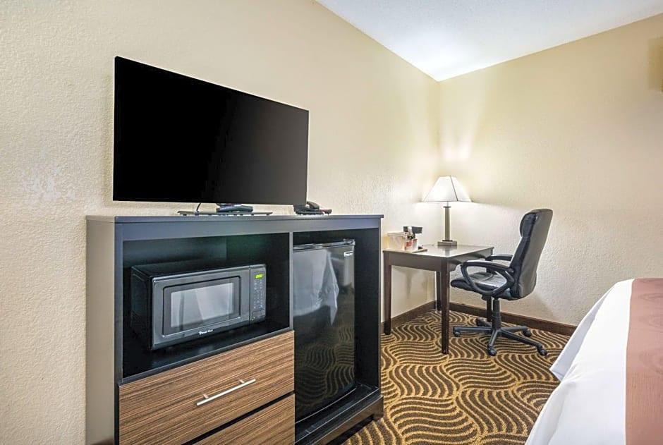 Quality Inn & Suites Florence - Cincinnati South