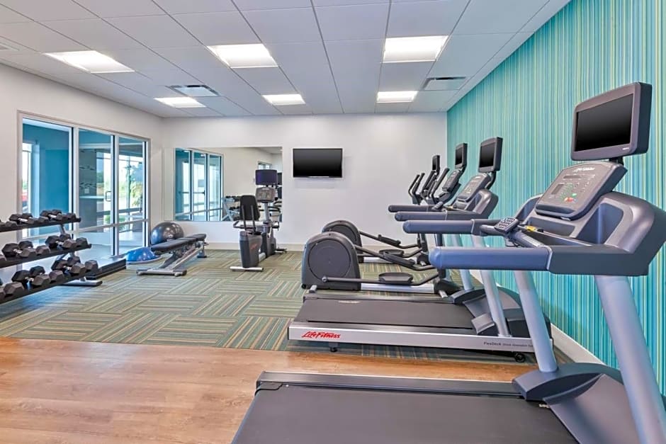 Holiday Inn Express & Suites - Grand Rapids Airport - South by IHG