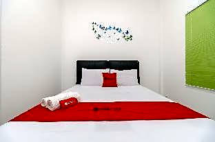 RedDoorz near Kejaksan Station Cirebon 2