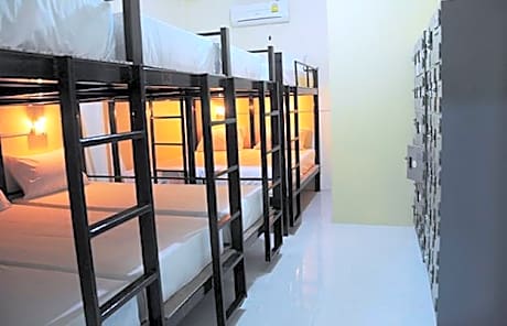 Bed in 6-Bed Dormitory Room with External Shared Bathroom