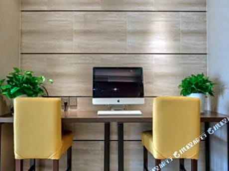 Home Inn Plus (Ningbo Old Bund Tianyi Square)