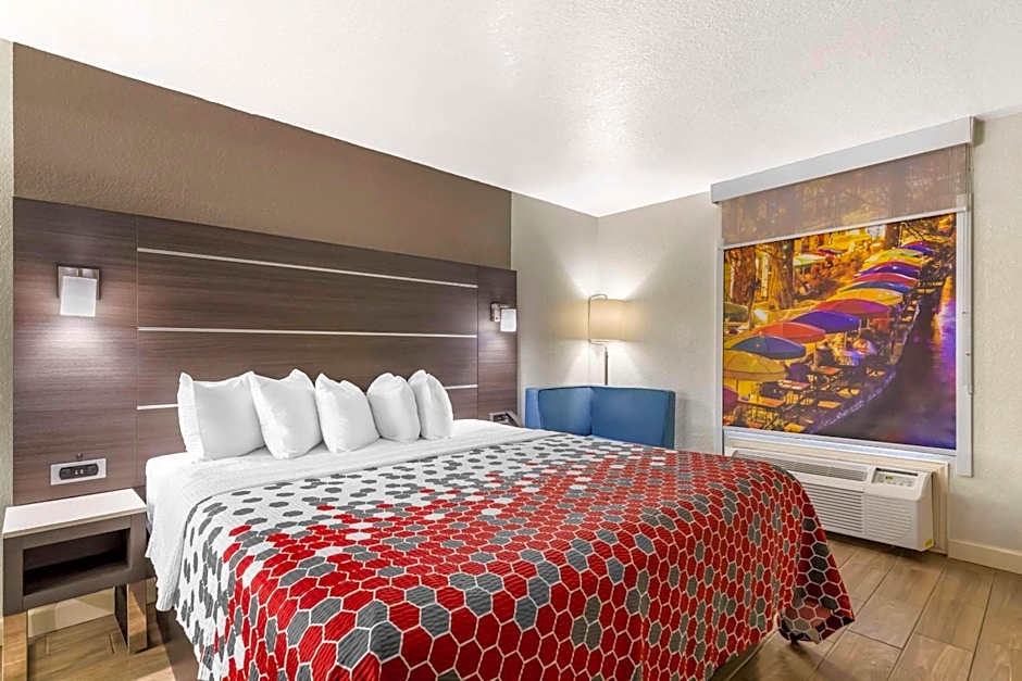 Econo Lodge Inn & Suites Near Lackland AFB