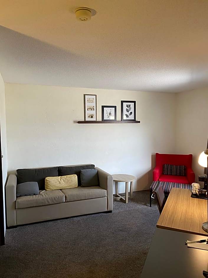 Pictured Rocks Inn and Suites