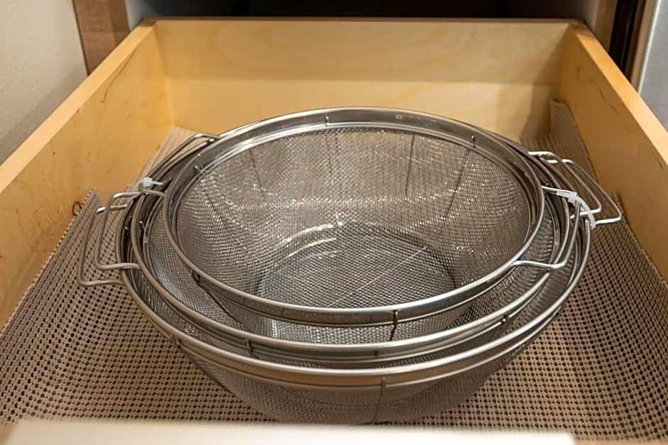 Palm Theme King Bed Paid Garage 55" 4k Smart T