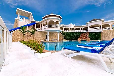 Travellers Beach Resort