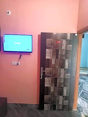 Hotel O POP VS White House