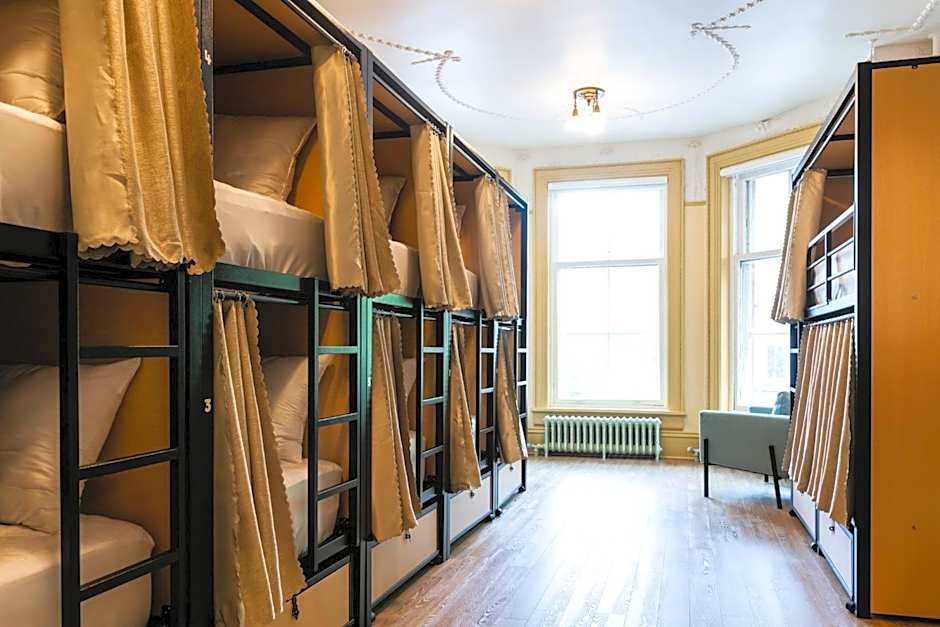 Auberge Jeunesse QBEDS Hostel