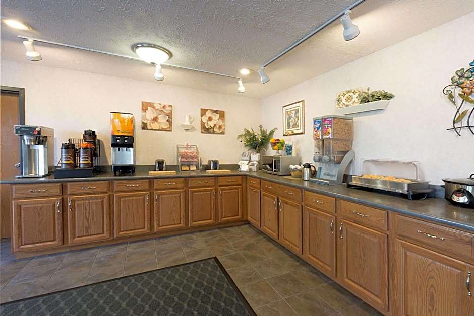 Super 8 by Wyndham Greenfield