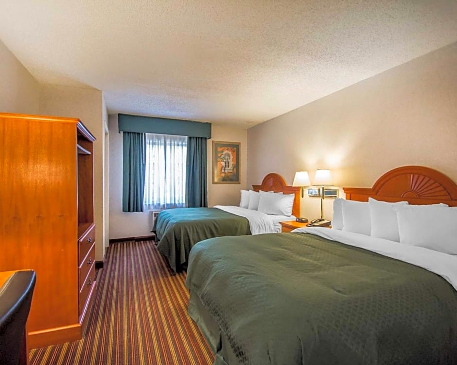 Quality Inn & Suites At Tropicana Field