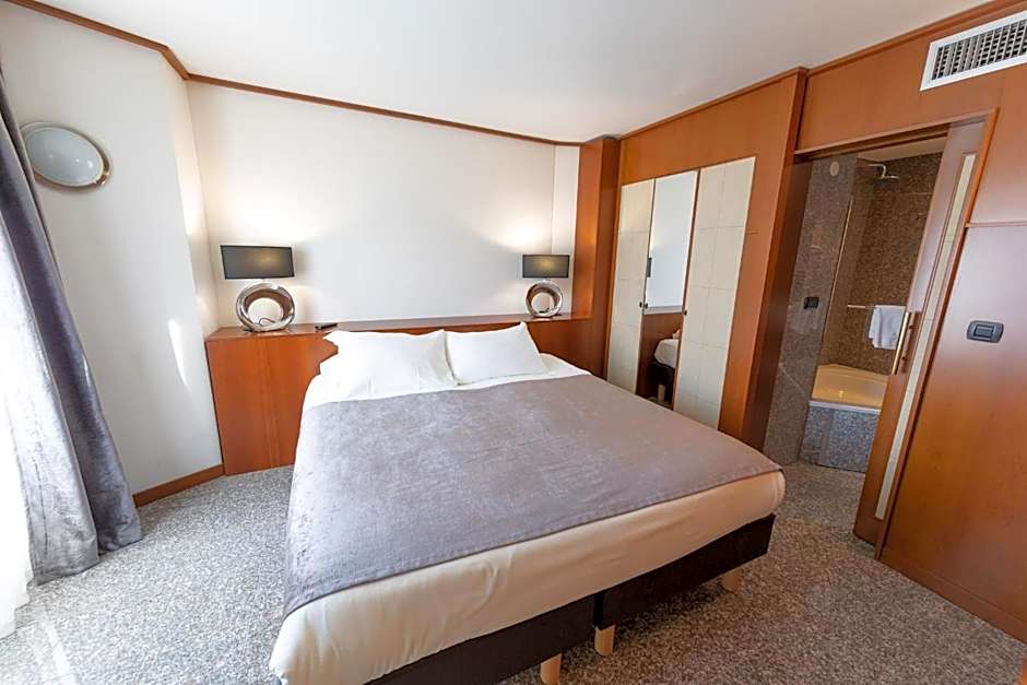 Goldstar Suites