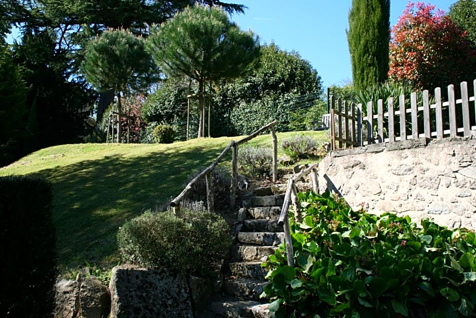 Maison d'hôtes et gîtes La Chouannerie à côté du parc du Puy duFou