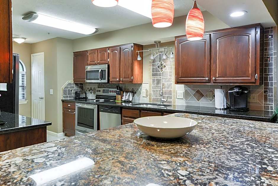 Luxury Condos at Thousand Hills - Heart of Branson - Beautifully remodeled - Spacious and Affordable