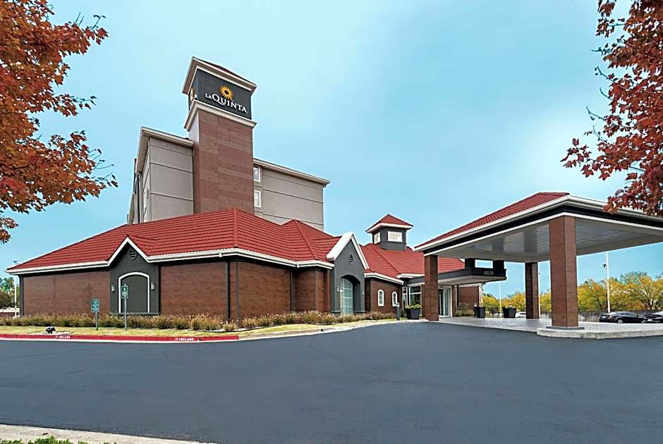 La Quinta Inn & Suites by Wyndham Oklahoma City North West Expressway