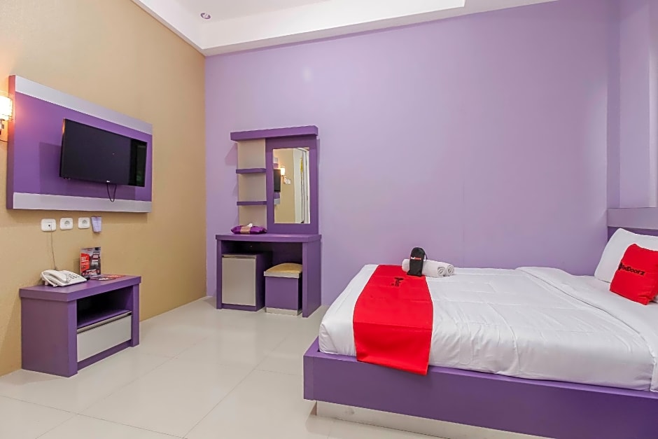 RedDoorz Plus near Stasiun Bekasi