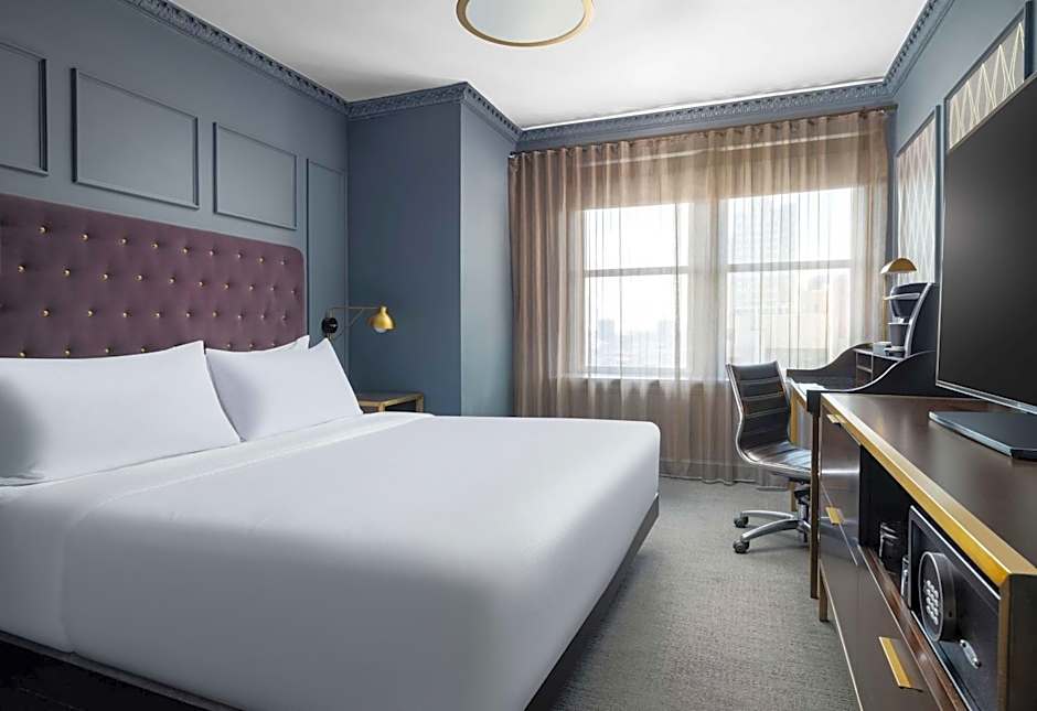 Hotel Phillips Kansas City Curio Collection by Hilton