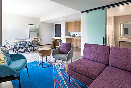 Aloft, Suite, 1 King, Partial bay view