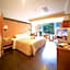 Ming Lu Holiday Hotel