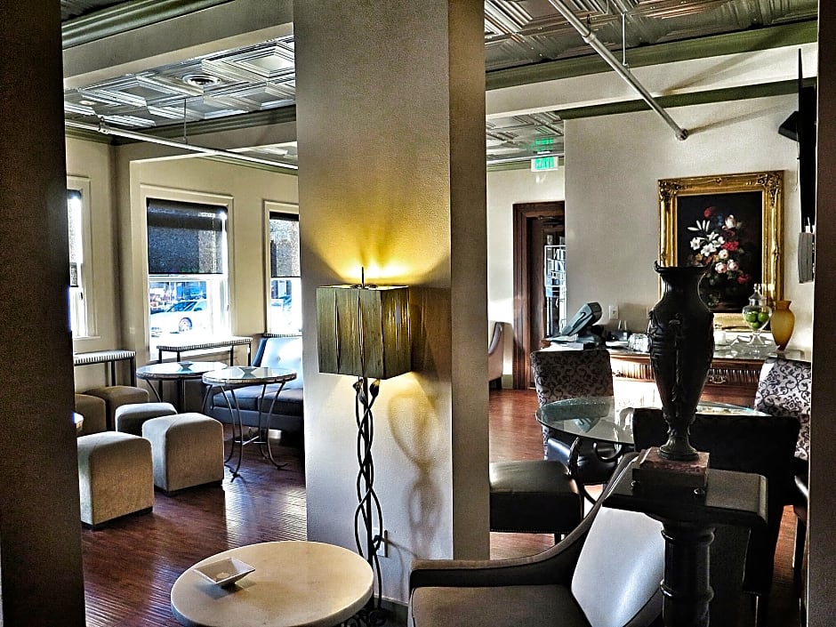 Marqueen Hotel